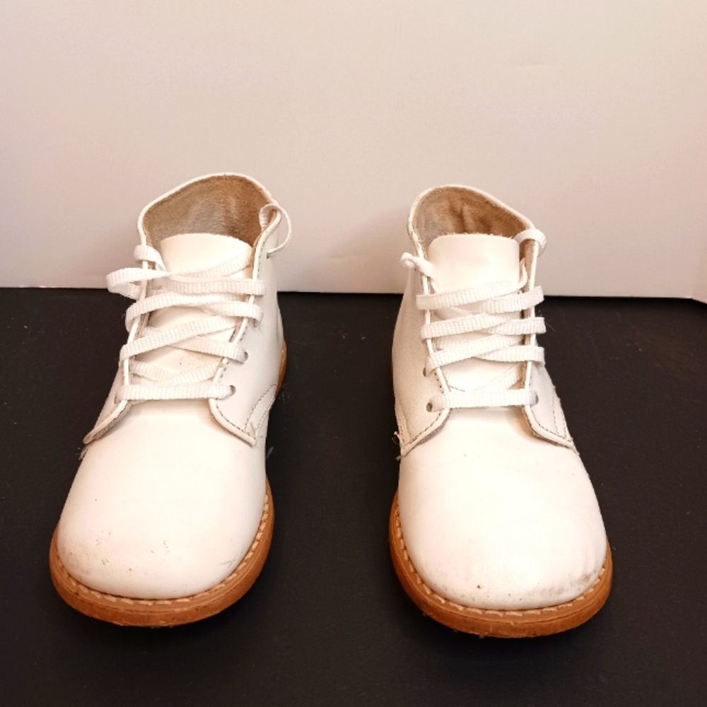 Vintage Infants tiny step walking shoes